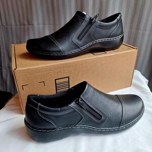 NWT and Original Packaging Women's Cora Giny Cushioned Zip Loafer Flats